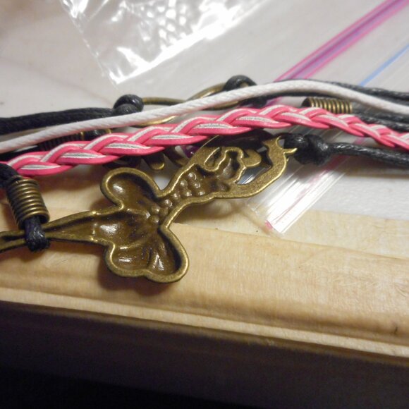 Multi Strand Mulit Charm, bracelet, Pink Black White ... new without tags - Picture 7 of 9